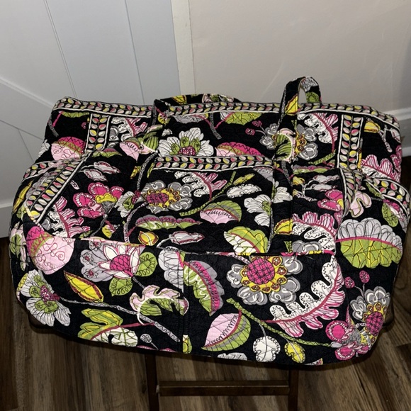 Reduced!  Vera Bradley large floral print tote travel bag - Picture 15 of 17